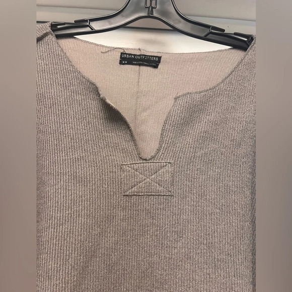 Urban Outfitters Pullover Top Women’s Medium Jax Inside Out Notch Neck Top Gray - Picture 2 of 4